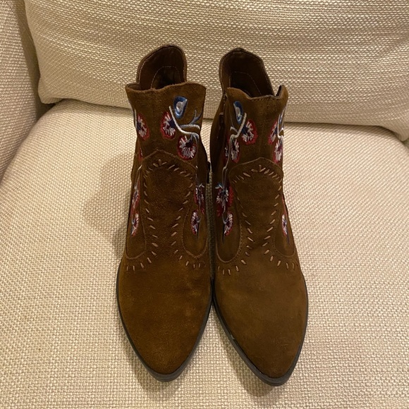Carlos Vivian Brown Western Suede Bootie w Floral Embroidering / Size 8 - Picture 2 of 11